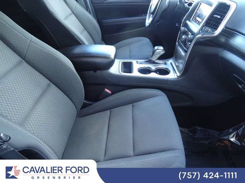 Used 2019 Jeep Grand Cherokee Laredo RWD image 12