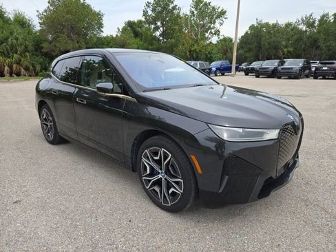 Used 2024 BMW iX xDrive50 w/ Sport Package AWD/4WD image 7