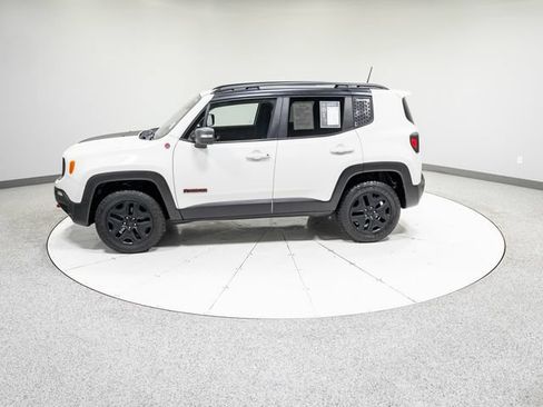 Used 2018 Jeep Renegade Trailhawk w/ Cold Weather Group II AWD/4WD image 32