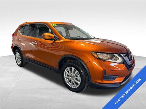 Used 2019 Nissan Rogue SV image 3