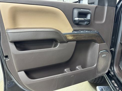 Used 2017 GMC Sierra 3500 Denali w/ Duramax Plus Package image 9