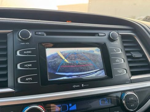 Used 2014 Toyota Highlander Plus image 4