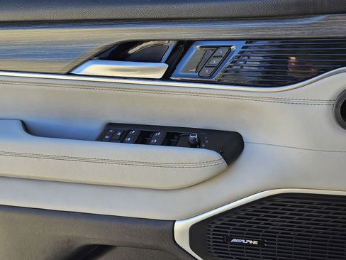 Used 2024 Jeep Wagoneer L Series II w/ Flexible Seating Group image 25