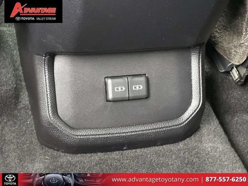 Used 2023 Toyota Highlander XLE AWD/4WD image 17