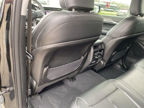 Used 2023 Jeep Grand Cherokee Limited w/ Black Appearance Package image 32