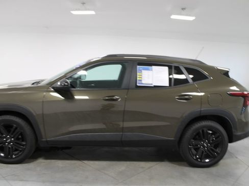Used 2024 Chevrolet Trax ACTIV w/ Sunroof Package FWD image 6