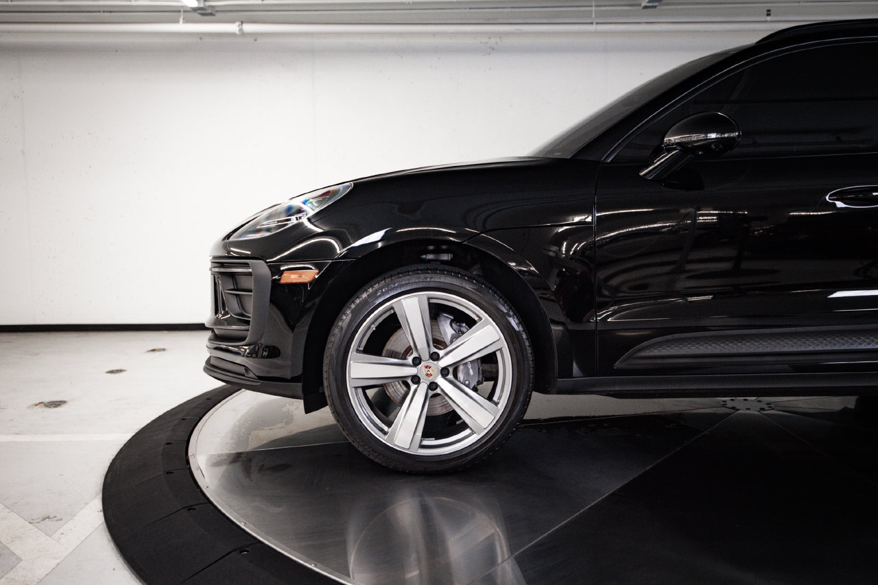 Certified 2024 Porsche Macan AWD/4WD image 11