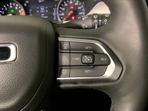 Used 2025 Jeep Compass Limited AWD/4WD image 19