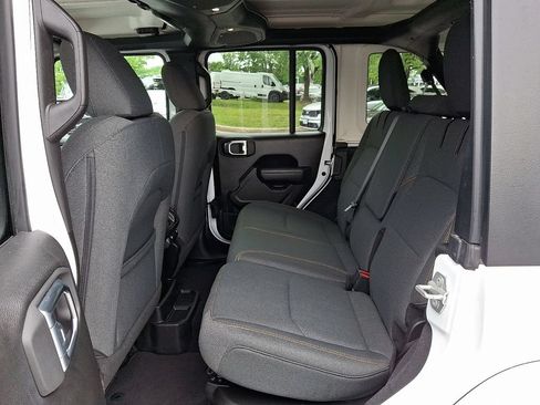 Used 2024 Jeep Wrangler Unlimited AWD/4WD image 10