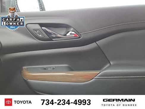 Used 2023 GMC Acadia SLE w/ Driver Convenience Package image 32