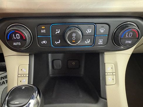 Used 2019 GMC Acadia Denali w/ Technology Package FWD image 27