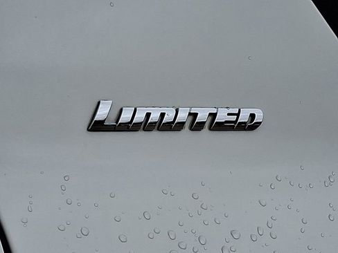 Used 2016 Toyota 4Runner Limited w/ Four Season Floor Mat Package image 31