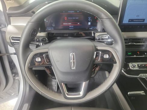 Certified 2025 Lincoln Corsair FWD image 21