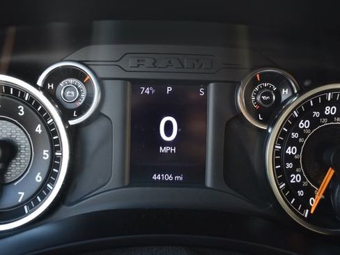 Used 2021 RAM 2500 Tradesman w/ Chrome Appearance Group image 13