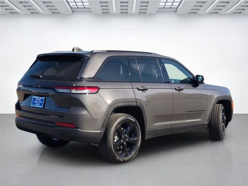 New 2025 Jeep Grand Cherokee Altitude image 6