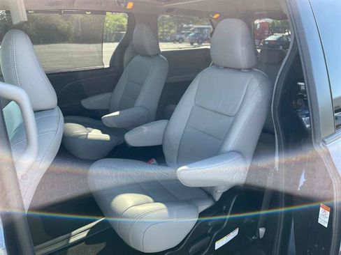 Used 2016 Toyota Sienna Limited Premium AWD/4WD image 27