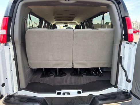 Used 2025 Chevrolet Express 3500 LT w/ LT Preferred Equipment Group RWD image 8