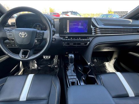 Used 2025 Toyota Camry SE image 14