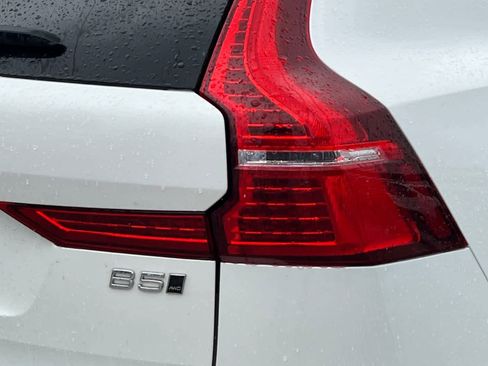 Used 2023 Volvo XC60 B5 Plus image 16