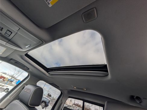 Used 2018 Chevrolet Silverado 1500 High Country image 30