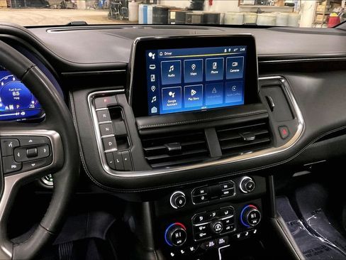 Used 2023 Chevrolet Suburban Premier image 6