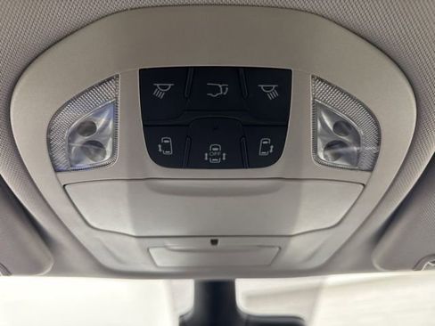 Used 2024 Chrysler Pacifica Touring-L FWD image 21