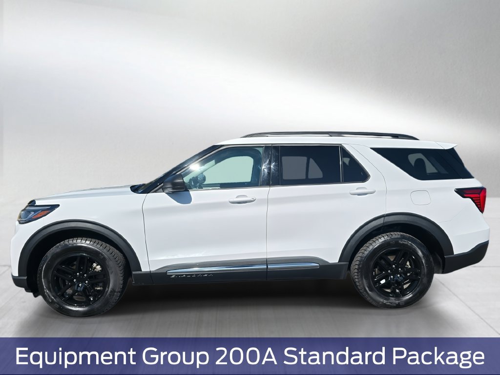 Used 2025 Ford Explorer Active AWD/4WD image 3