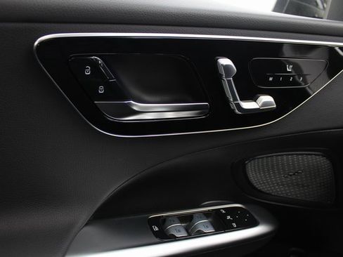 New 2025 Mercedes-Benz C 300 4MATIC Sedan image 24