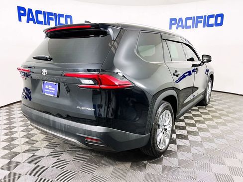 Used 2024 Toyota Grand Highlander AWD image 9