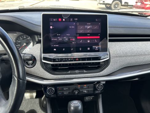Used 2022 Jeep Compass Latitude w/ Sun and Sound Group AWD/4WD image 11