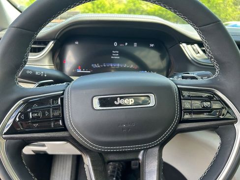 Certified 2023 Jeep Grand Cherokee Overland AWD/4WD image 15