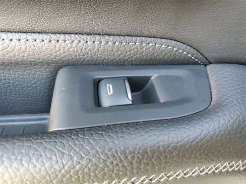 Used 2024 GMC Yukon XL Denali image 18