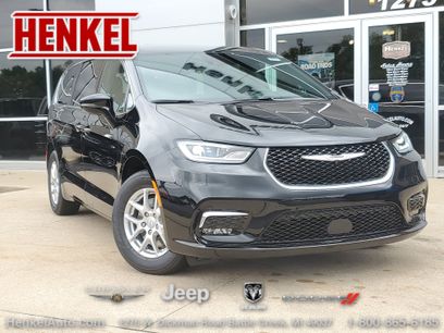 New 2026 Chrysler Pacifica Select