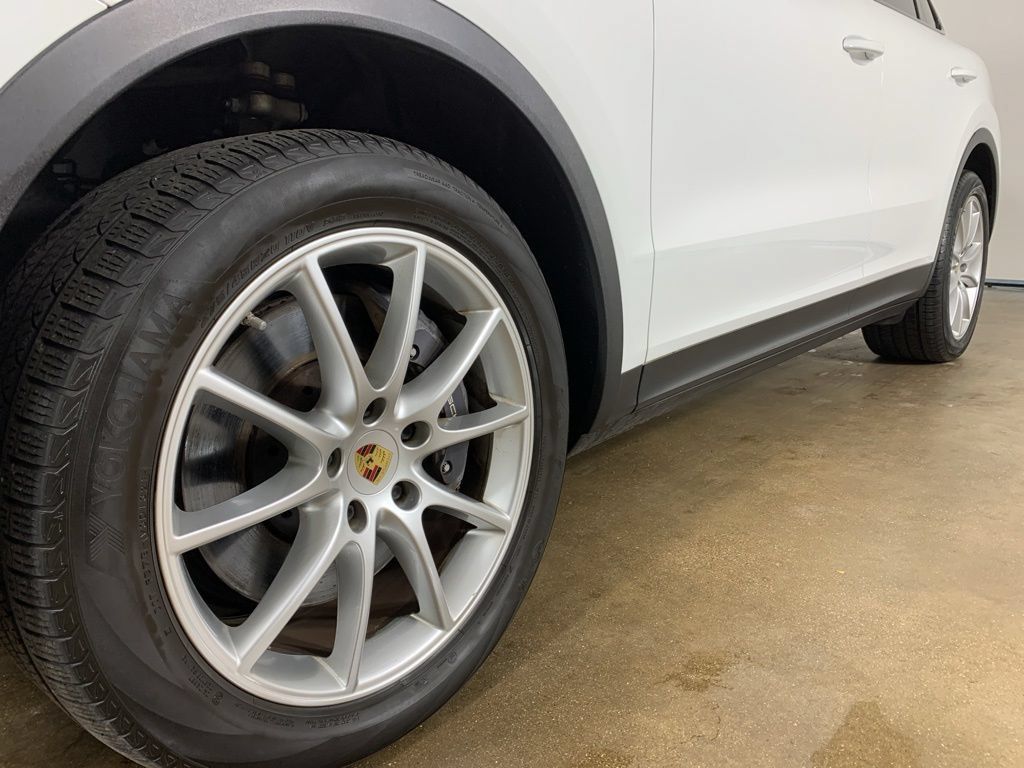 Used 2022 Porsche Cayenne AWD/4WD image 2