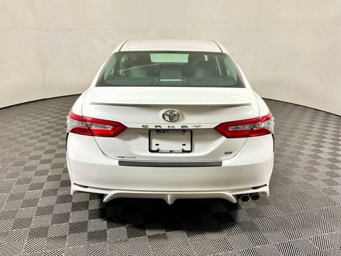 Used 2018 Toyota Camry SE FWD image 12