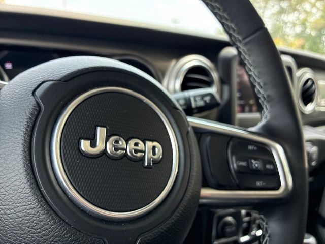 Used 2021 Jeep Gladiator Overland w/ Trailer Tow Package AWD/4WD image 28