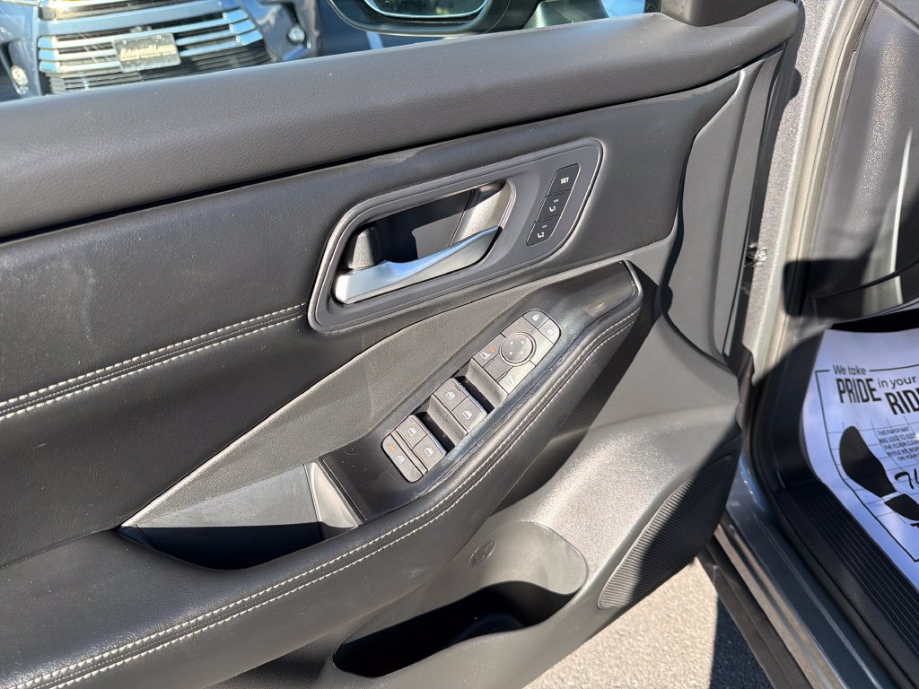 Used 2024 Nissan Rogue SL w/ SL Premium Package AWD/4WD image 16