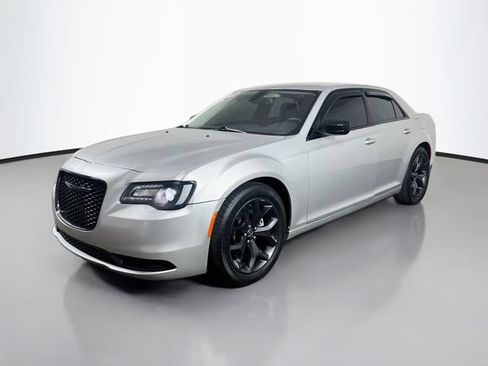 Used 2021 Chrysler 300 Touring w/ Sport Appearance Package RWD image 5