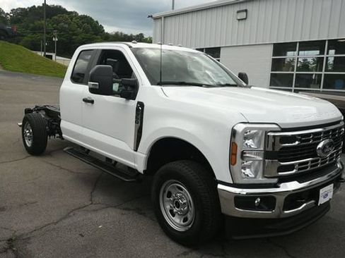 New 2026 Ford F350 XL w/ XL Chrome Package AWD/4WD image 3