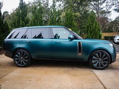 Used 2025 Land Rover Range Rover SV image 14
