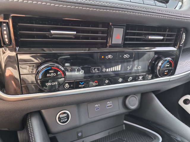 Used 2023 Nissan Rogue Platinum w/ Platinum Premium Package FWD image 28