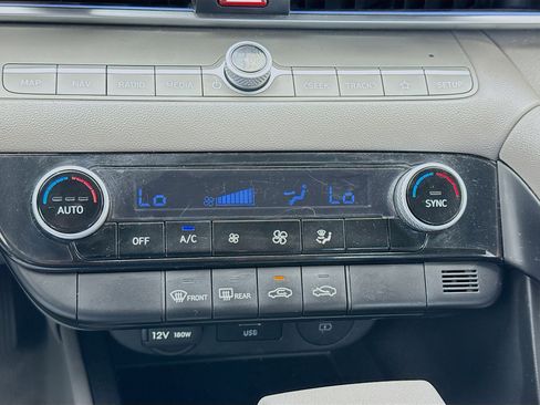 Used 2024 Hyundai Elantra SEL FWD image 12