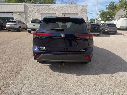 Used 2022 Toyota Highlander LE AWD/4WD image 14