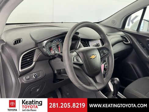 Used 2022 Chevrolet Trax LS w/ Tint and Cruise Package image 13