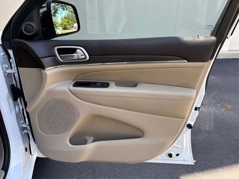 Used 2018 Jeep Grand Cherokee Overland image 21