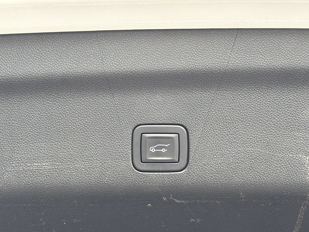 Used 2025 Chevrolet Tahoe Z71 AWD/4WD image 19