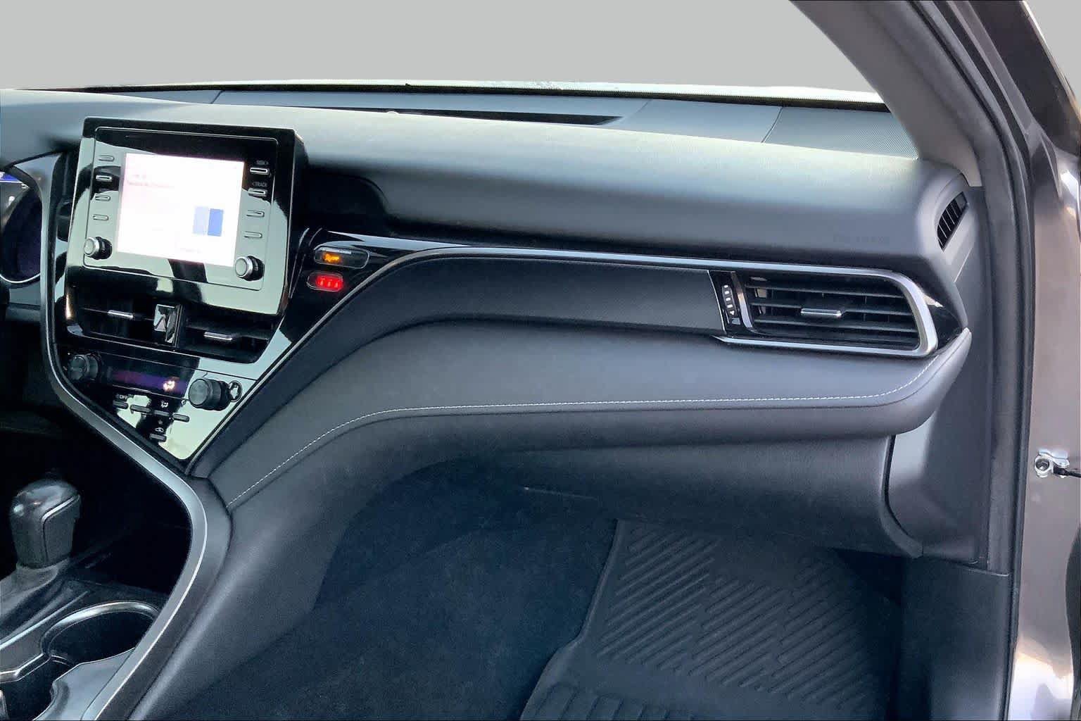 Used 2022 Toyota Camry SE FWD image 16