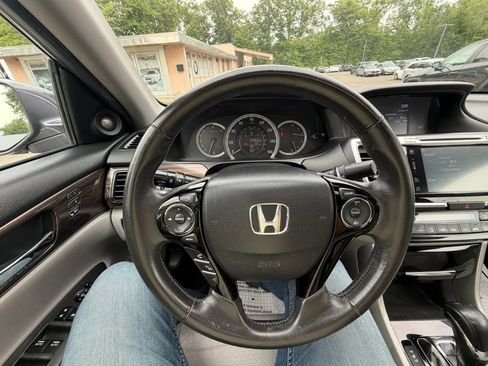 Used 2017 Honda Accord EX-L image 23