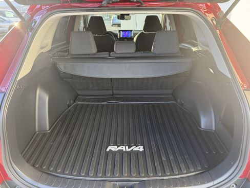 Used 2024 Toyota RAV4 LE image 9