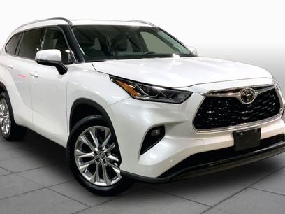 Used 2023 Toyota Highlander Limited